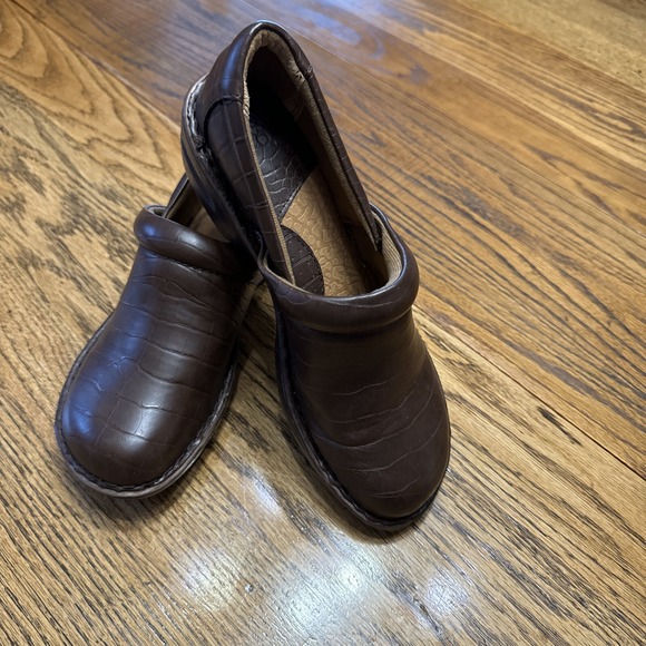 BOC Born Brown Leather Slip-on Shoes Size 9.5 Womens. Textured Pattern - Picture 1 of 14